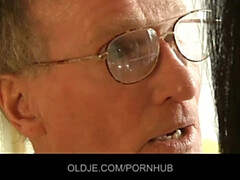 18 jaar, Grote lul, Pijpbeurt, Lul, Hd, Zuigen, Tiener, Tieten likken