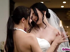 Culo, Tetas grandes, Fetiche, Penetracion con dedos, Peludo, Tacones, Lesbiana, Medias largas