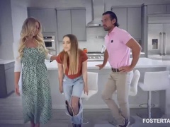 Familie, Milf, Mutti, Stiefmutter, Jungendliche (18+), Flotter dreier, Titten, Zug