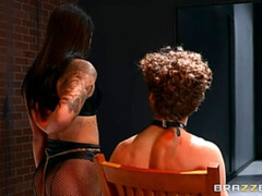 Botas, Penetracion con dedos, Cuero, Tetas naturales, Pantaletas, Coño, Tatuaje, Juguetes