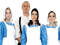 Kylie Rocket and Anna Claire Clouds are enjoying dick-riding