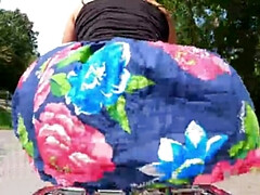 茶髪の, デブ, 巨大, オナニー, 淫乱熟女, オーガズム, アウトドア, スカート