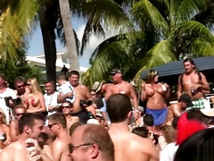 Leie, Schönheit, Grosse titten, Braunhaarige, Vollbusig, Natürlich, Im freien, Erotischer film