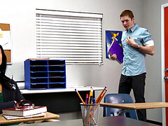 18 jaar, Pijpbeurt, Bruinharig, Sperma shot, Diep in de keel, Lul, Hondjeshouding, Tiener