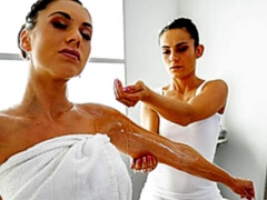 Arsch, Braunhaarige, Fingern, Küssen, Lesbisch, Lecken, Massage, Entkleiden