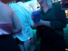 Brunette brune, Habillées, Club, Lesbienne, Masturbation, Actrice du porno, Chatte, Timide