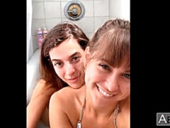 Cul, Salle de bains, Fait maison, Embrassement, Seins naturels, Maigrichonne, Nénés, Mouillée