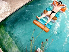 Rostro sentado, Hembra, Penetracion con dedos, Sexo duro, Interracial, Lamidas, Orgasmo, Piscina