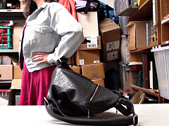 Gros seins, Sucer une bite, Brunette brune, En levrette, Poilue, Bureau, Culottes ou slips, Chatte