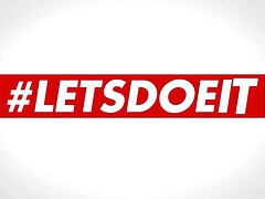 Tussi, Grosser arsch, Grosser schwanz, Grosse titten, Blasen, Braunhaarige, Hardcore, Natürlichen titten