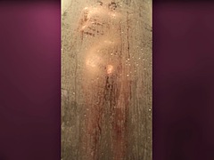 Enthousiasteling, Grote lul, Grote mammen, Shemale, Douche, Alleen, Tieten likken, Webcamera