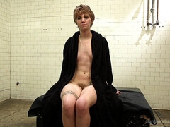 Amateur, Blonde, Tir de sperme, Double pénétration, Groupe, Maigrichonne, Adolescente, Jouets