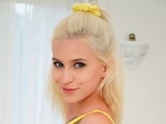 フェラチオ, イく瞬間, 手コキする, なめる, パンティ, 剃毛, ガリガリ, オッパイの