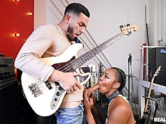 Leie, Grosser arsch, Grosse titten, Blasen, Braunhaarige, Hundestellung, Dürr, Jungendliche (18+)