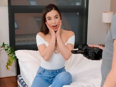 Cul, Sucer une bite, Brunette brune, En levrette, Branlette thaïlandaise, Pov, Rasée, Nénés