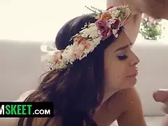 Beautiful dark haired Violet Starr celebrates summer with juggling on fortunate stud