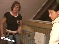 Leie, Braunhaarige, Erstes mal, Selbstgemacht, Küssen, Lingerie, Party, Titten