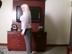 Grote mammen, Blond, Rondborstig, Brillen, Rijpe lesbienne, Geschoren, Softcore pornografie, Alleen