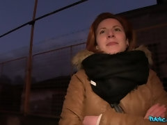 Leie, Blasen, Auto, Spermaladung, Aufs gesicht abspritzen, Handjob, Im freien, Pov