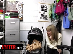 18 años, Culo, Trastienda, Verga grande, Coño, Afeitado, Nalgadas, Desnudarse