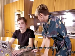 Хд, На кухне, Зрелые, Милф, Обнаженные, Русские, Короткая стрижка, Сыновья