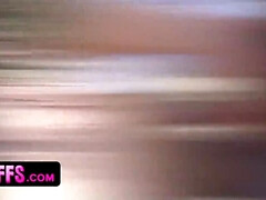 Gros cul, Habillées, Éjaculer dans la bouche, Faciale, Lesbienne, De plein air, Rugueux, Jupe