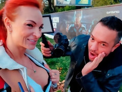 Blasen, Hundestellung, Handjob, Im freien, Pov, Rotschopf, Schüchtern, Titten