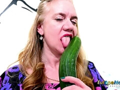 EuropeMaturE Solo with Classic Cucumber Sextoy