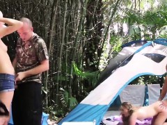 Blonde, Sucer une bite, En levrette, Groupe, Hard, Hd, De plein air, Adolescente