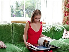 18 jaar, Grote mammen, Blond, Rondborstig, Vingeren, Masturbatie, Orgasme, Alleen