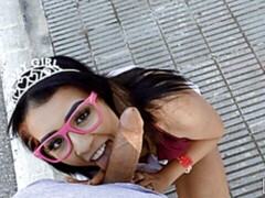 Culo, Culo grande, Morena, Estilo perrito, Vestido, Penetracion con dedos, Público, Adolescente