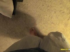 Slaapkamer, Pijpbeurt, Sperma in gezicht, Handbeurt, Realiteit, Roodharige vrouw, Geschoren, Mager