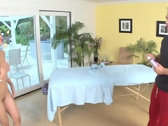 Aziatisch, Pijpbeurt, Bruinharig, Pop, Sperma in gezicht, Olie, Verassing, Tieten likken