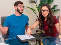 Blasen, Braunhaarige, Hundestellung, Brille, Handjob, Jungendliche (18+), Titten