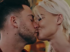 Mamada, Británico, Corridas faciales, Sexo duro, Lamidas, Madres para coger, Al aire libre, Juguetes