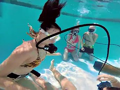 Pareja, Corridas, Europeo, Pajear, Sexo duro, Piscina, Público, Bajo el agua