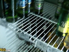 Cul, Brunette brune, Gorge profonde, Naturelle, Mamelons, Orgasme, De plein air, Russe