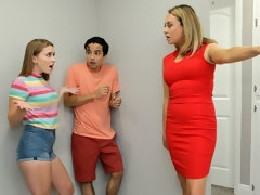 Blonde, Sucer une bite, Attrapée, En levrette, 2 femmes 1 homme, Branlette thaïlandaise, Plan cul à trois, Nénés