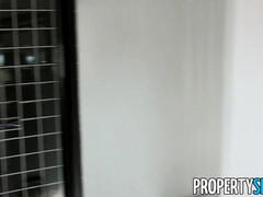 Sucer une bite, Brunette brune, Tir de sperme, En levrette, Marrant, Hard, Pov, Réalité