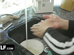 Blonde, Brunette brune, En levrette, 2 femmes 1 homme, Hard, Énorme, Mère que j'aimerais baiser, Soeurs