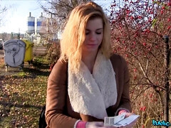 Amateur, Blonde, Sucer une bite, Argent, De plein air, Public