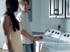 Kinderoppas, Grote kont, Grote mammen, Pijpbeurt, Rondborstig, Vies, Harig, Kut duiken