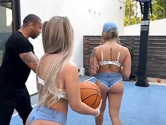 Tetas grandes, Tetona, Interracial, Músculo, Trio, Tetas