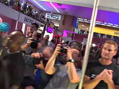 Tussi, Grosse titten, Blondine, Europäisch, Fingern, Hd, Lesbisch, Öffentlich