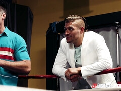 Kont, Grote mammen, Blond, Sportzaal, Zoenen, Likken, Roodharige vrouw, Tieten likken