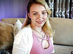 Cul, Sucer une bite, En levrette, Branlette thaïlandaise, Embrassement, Chaussures, Claque, Nénés