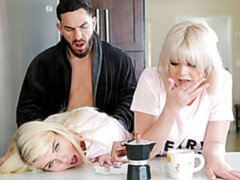 Gros cul, Blonde, Sucer une bite, Poilue, Hard, Adolescente, Plan cul à trois, Nénés