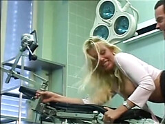 Grote mammen, Blond, Rondborstig, Sperma in mond, Fetisj, Gynaecoloog, Hd, Italiaans