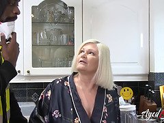 Gorda, Rubia, Tacones, Lamidas, Lencería, Pezones, Coño, Chupando