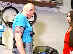 Sucer une bite, Brunette brune, Tir de sperme, Allemand, Bureau, Petite femme, Jarretelles, Adolescente